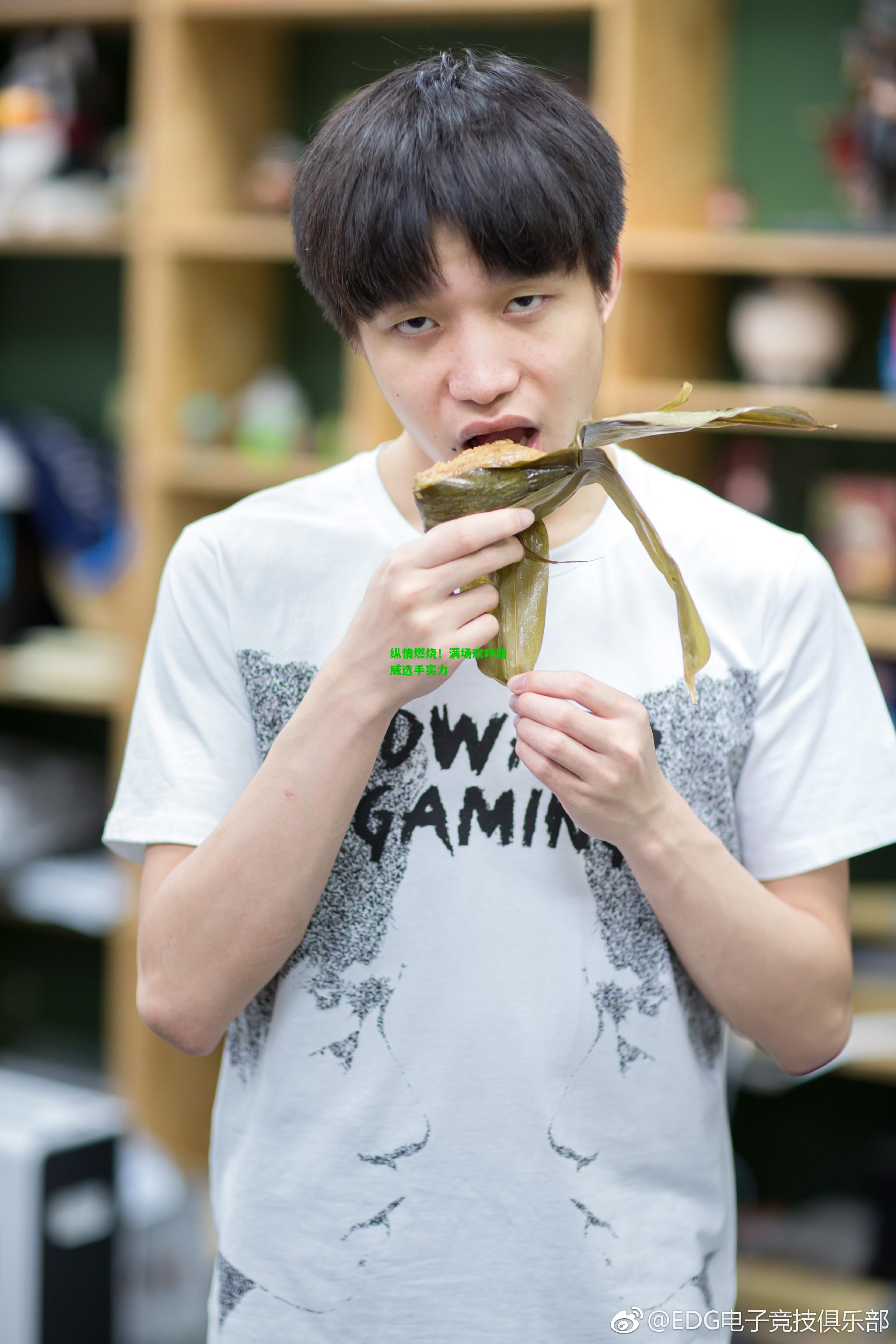 纵情燃烧！满场欢呼助威选手实力